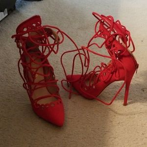 Strappy pumps